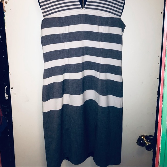 Sz 10, Professional dry clean only - Picture 3 of 7